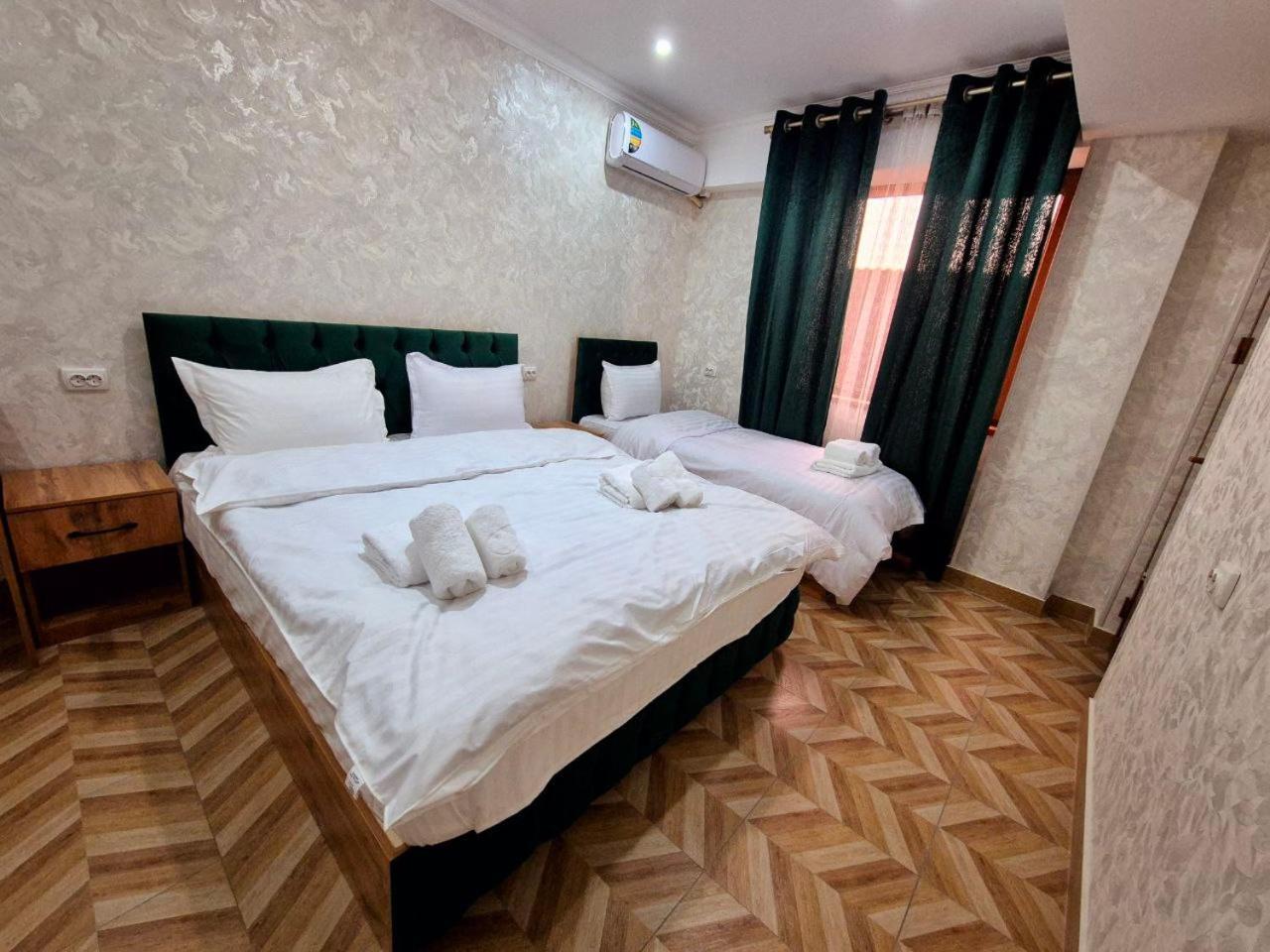 Samarkand Imron Hotel ภายนอก รูปภาพ