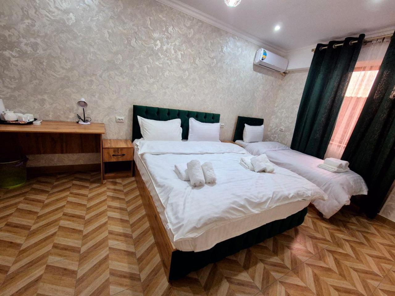 Samarkand Imron Hotel ภายนอก รูปภาพ