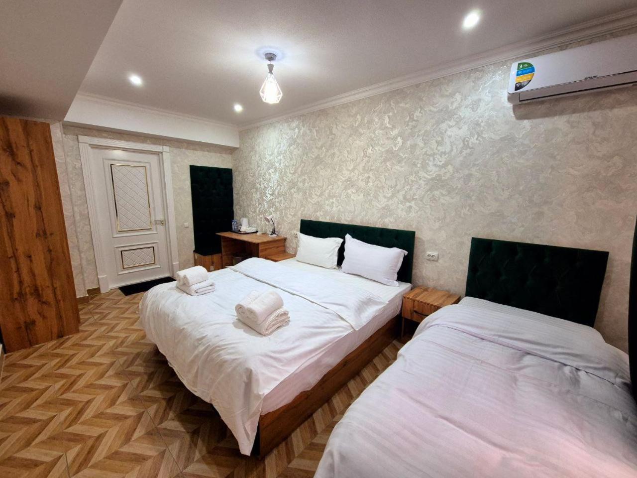 Samarkand Imron Hotel ภายนอก รูปภาพ