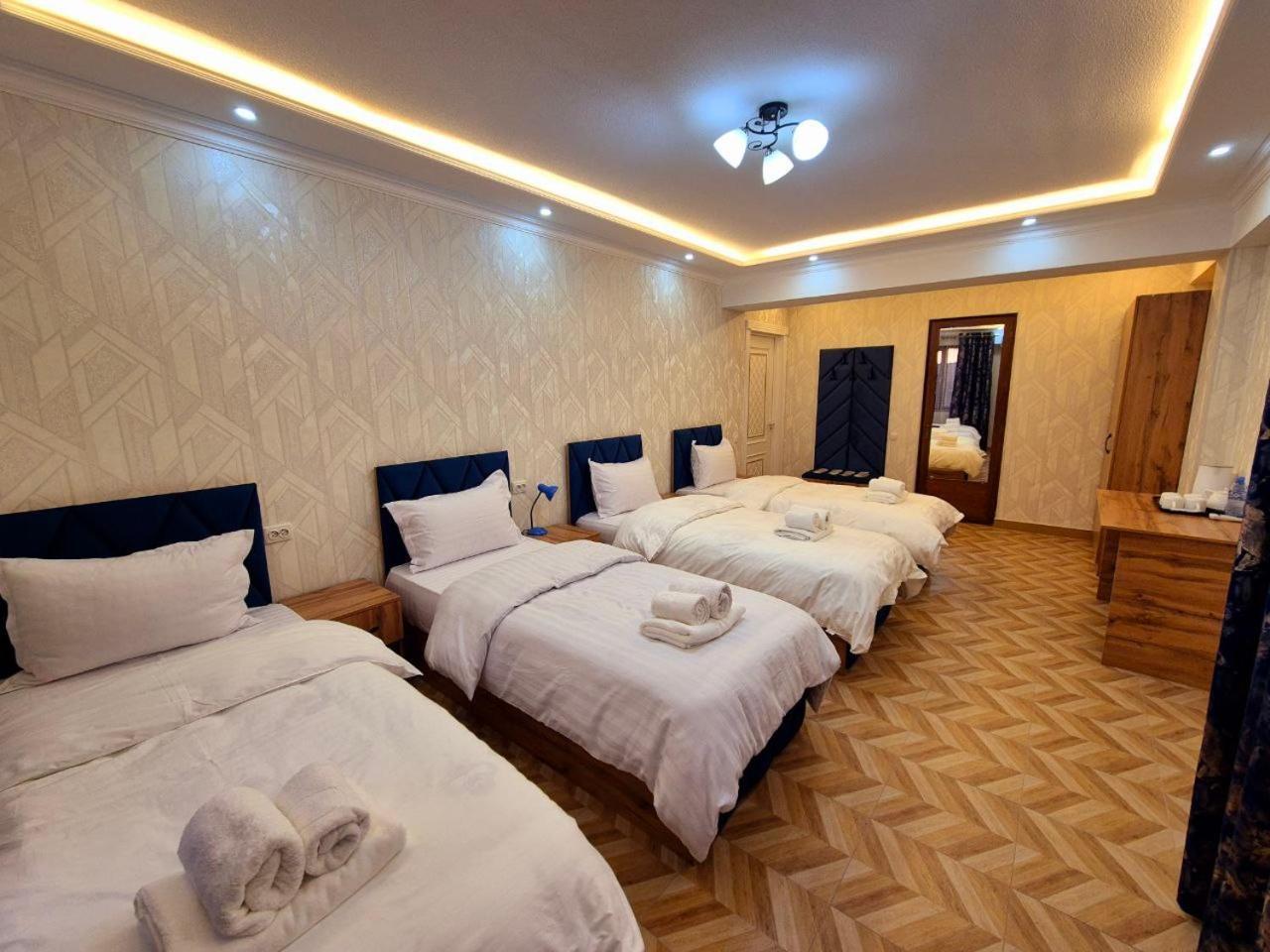 Samarkand Imron Hotel ภายนอก รูปภาพ