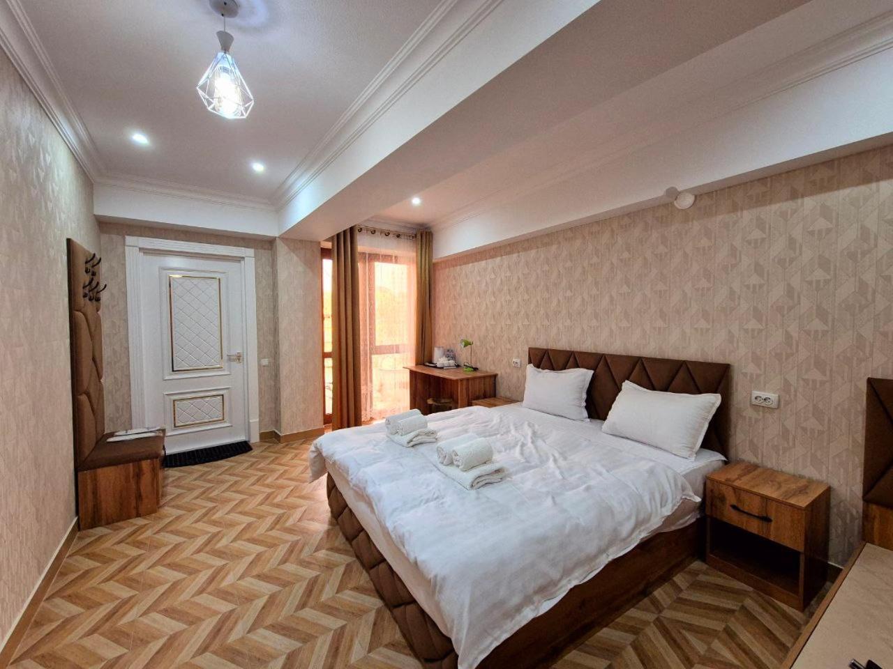 Samarkand Imron Hotel ภายนอก รูปภาพ