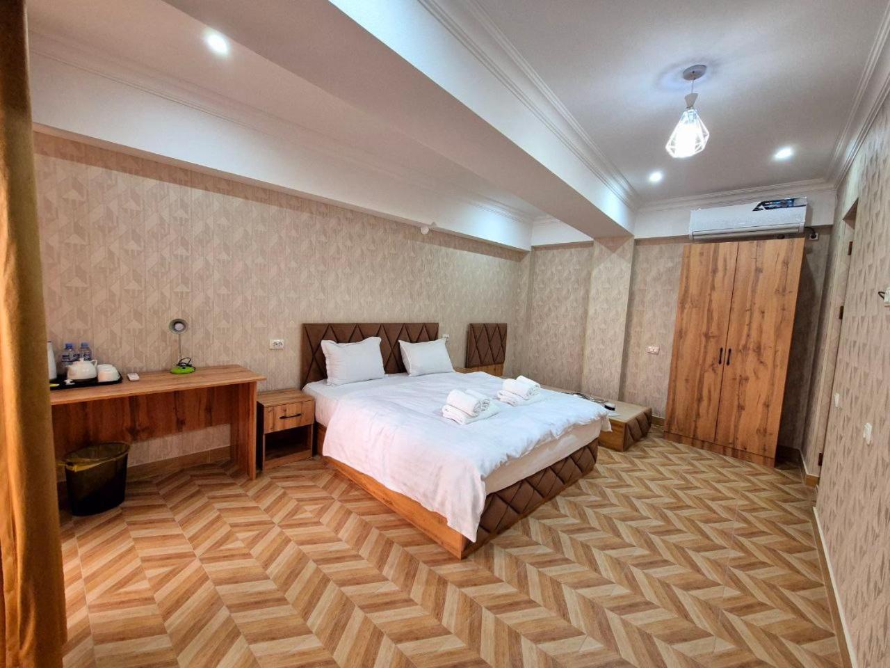 Samarkand Imron Hotel ภายนอก รูปภาพ