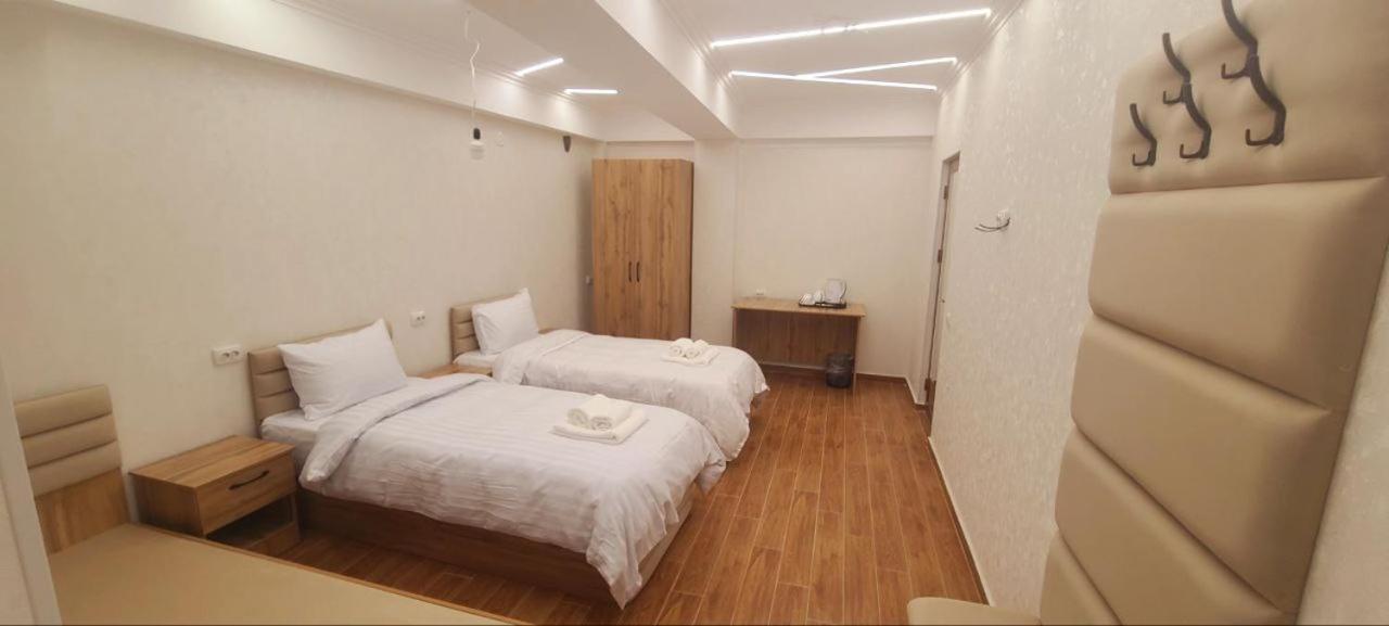 Samarkand Imron Hotel ภายนอก รูปภาพ