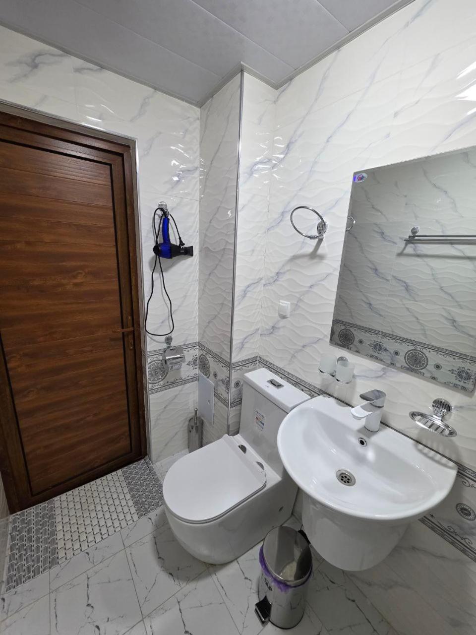 Samarkand Imron Hotel ภายนอก รูปภาพ